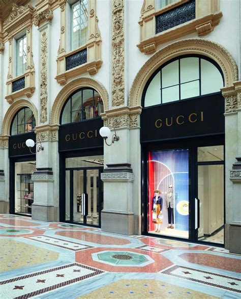 negozio gucci uomo milano|negozi borse gucci napoli.